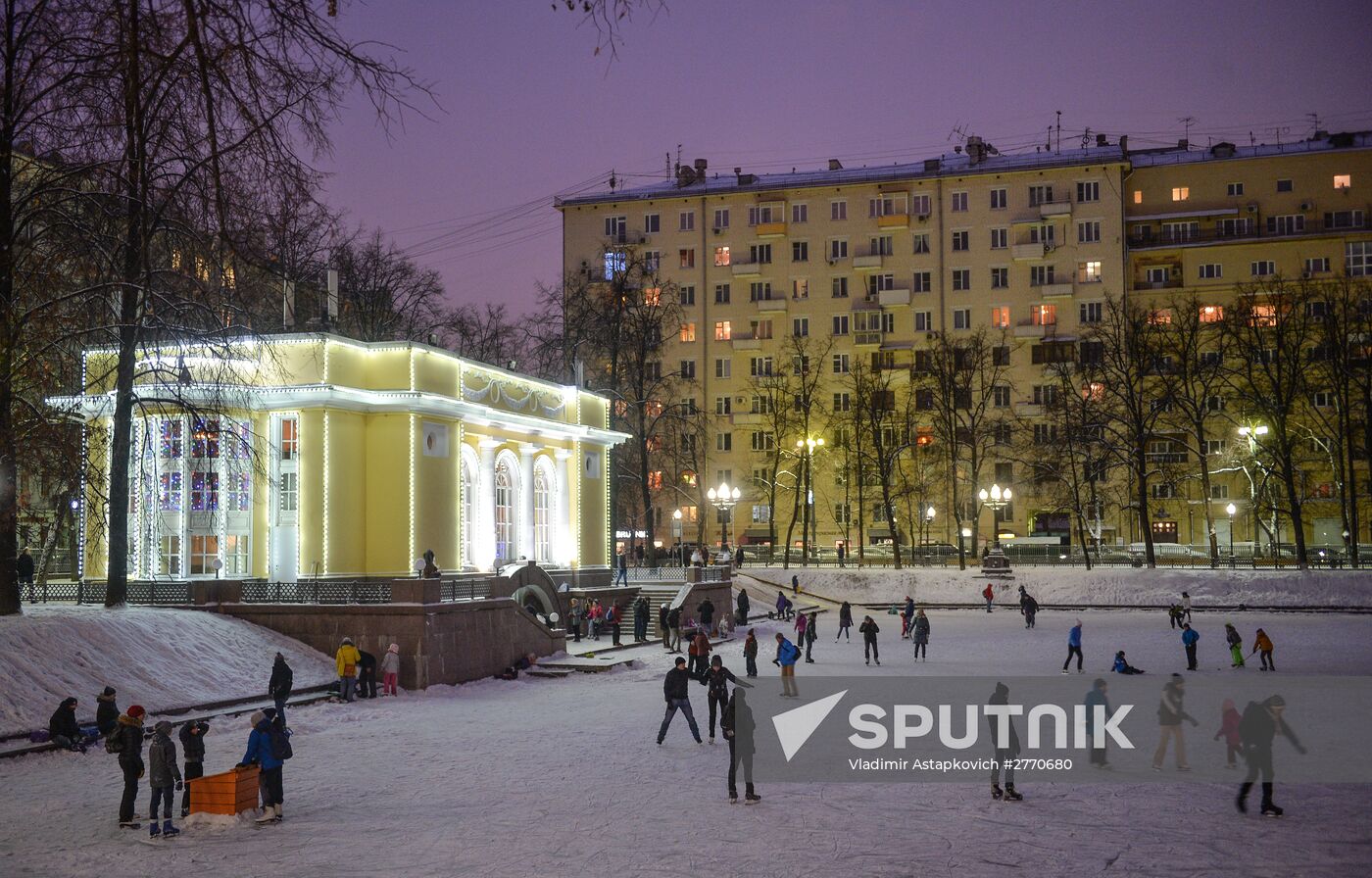 Moscow residents relax during holiday season