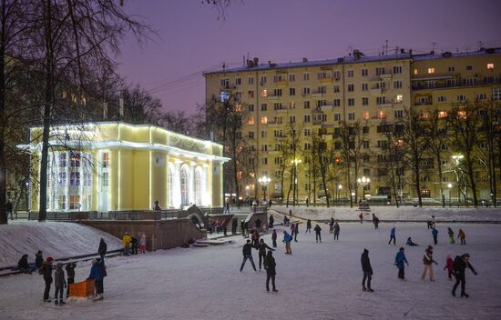 Moscow residents relax during holiday season