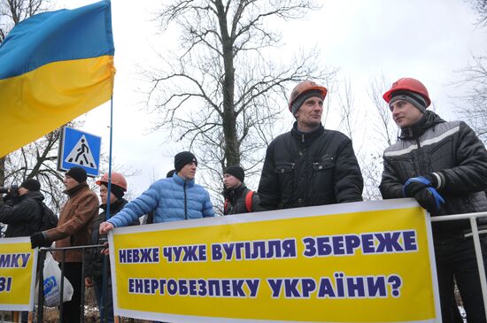 Miners block road in Lviv Region