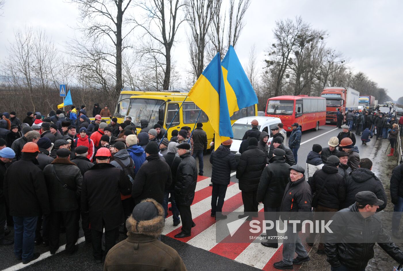Miners block road in Lviv Region