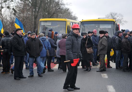 Miners block road in Lviv Region