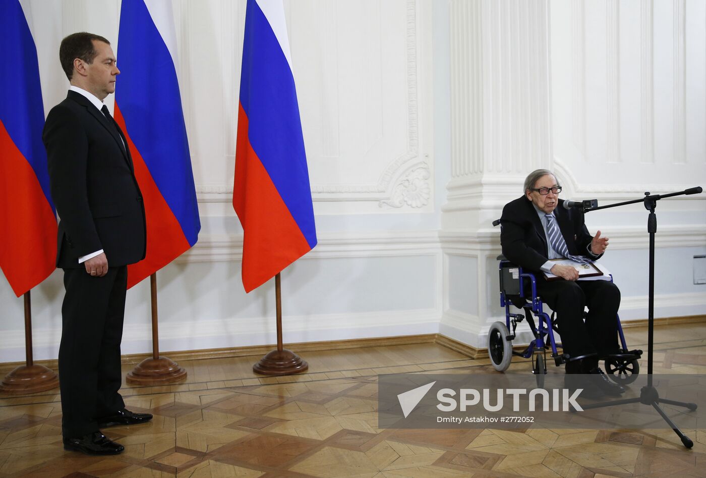 Dmitry Medvedev presents government awards to mass media workers