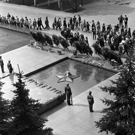 Unknown Soldier Tomb by Kremlin Wall