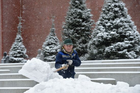 Snow removal in Moscow