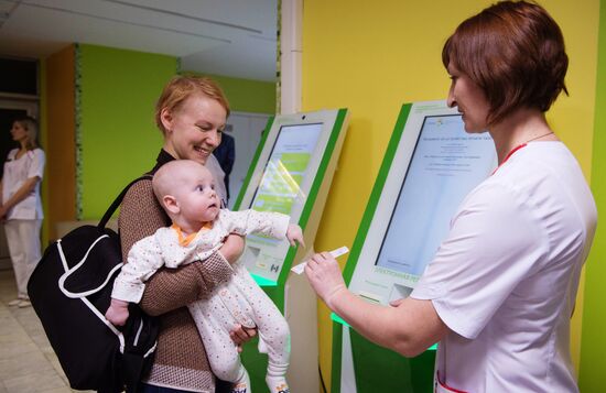 Moscow Mayor Sergei Sobyanin visits Children's City Clinic No. 125
