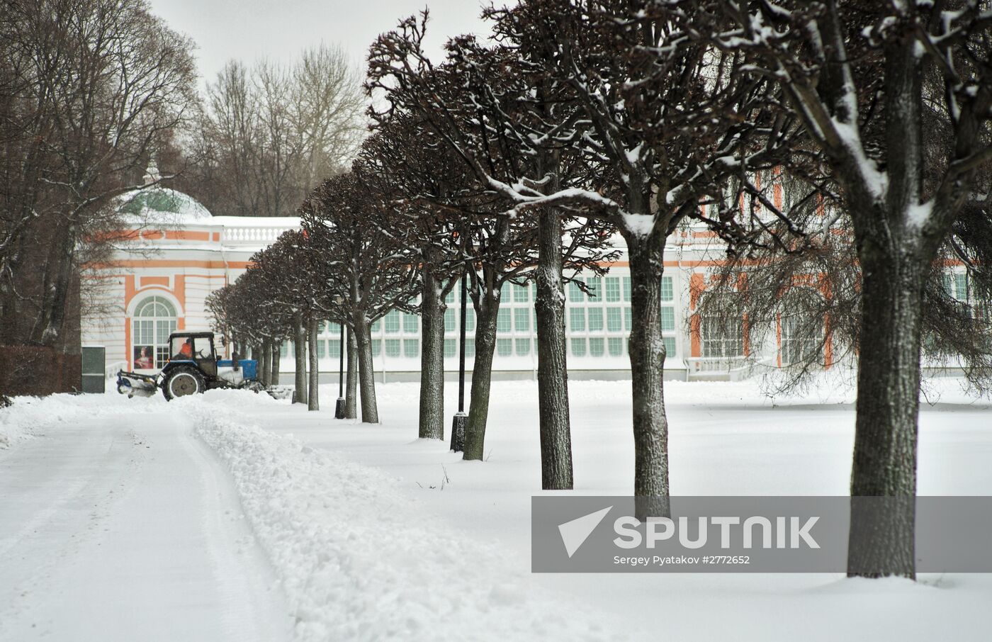 Snow removal in Moscow