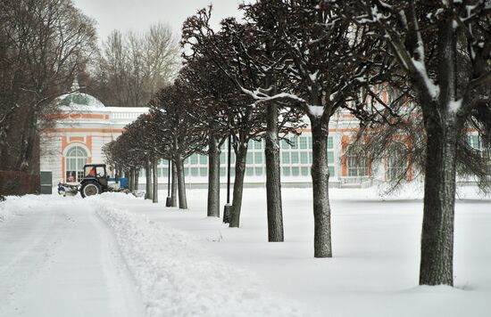 Snow removal in Moscow