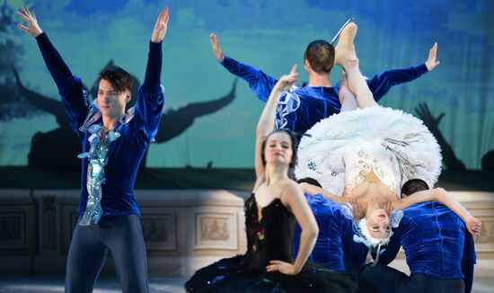 Theater of Ice Miniatures performs anniversary program "We are 30"