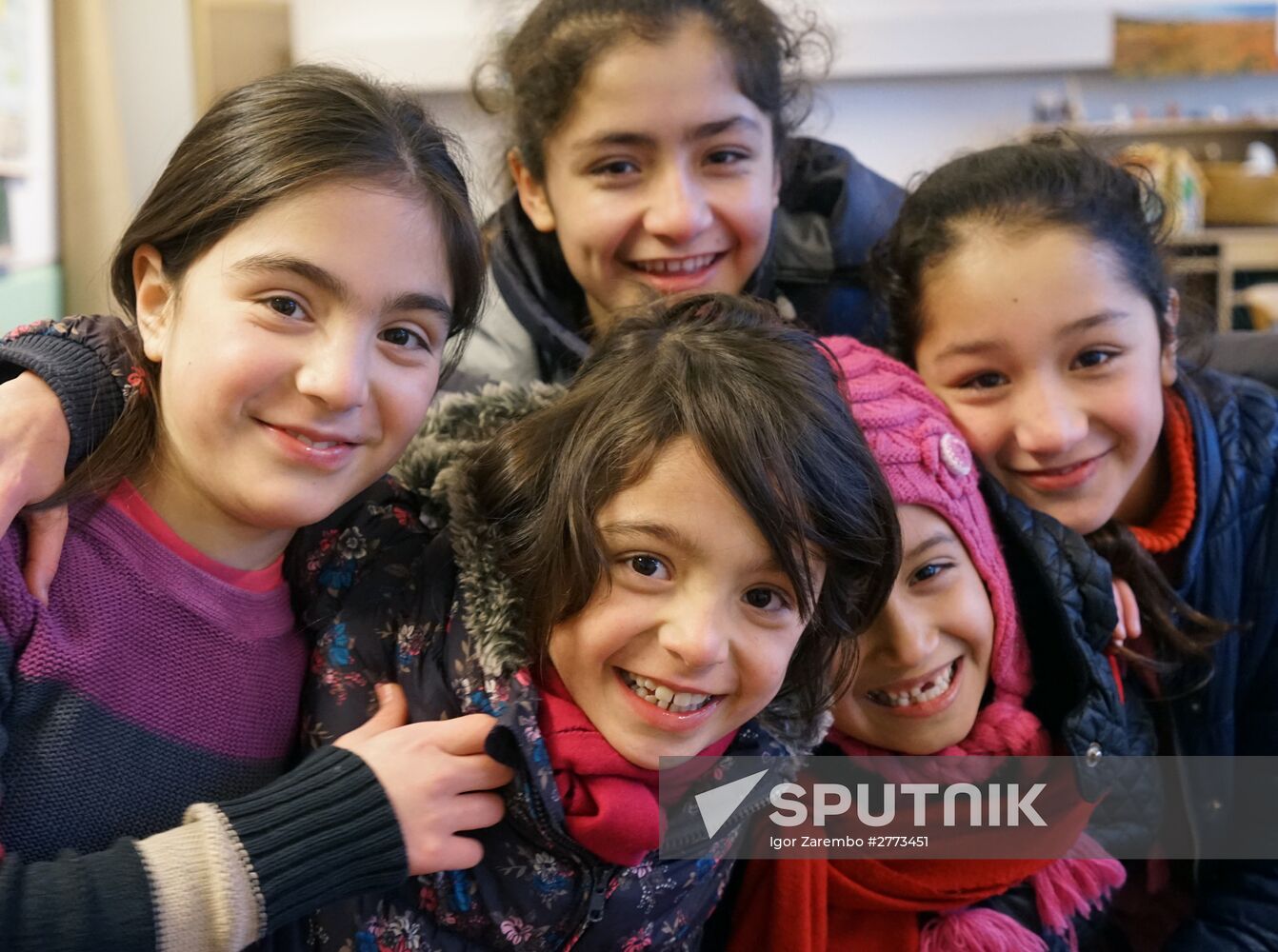 Children of refugees from Syria, Afghanistan in class in German school