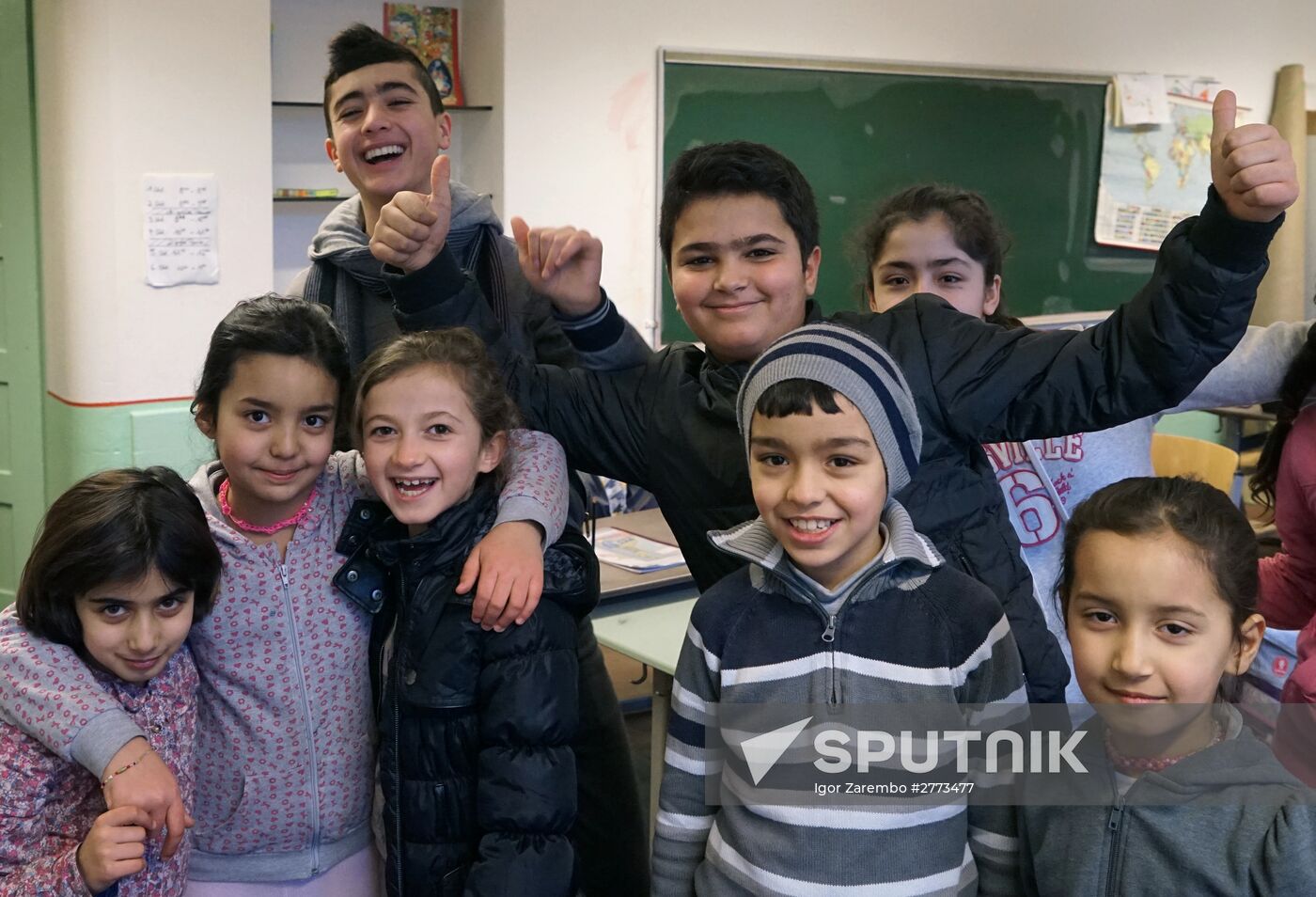 Children of refugees from Syria, Afghanistan in class in German school