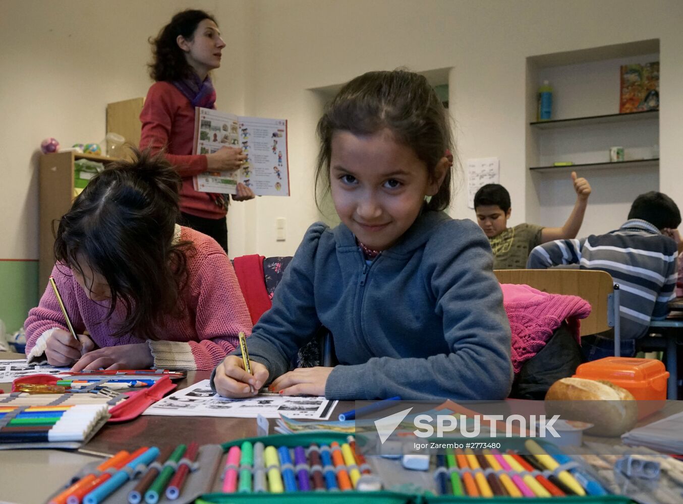 Children of refugees from Syria, Afghanistan in class in German school