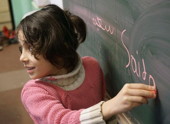 Children of refugees from Syria, Afghanistan in class in German school