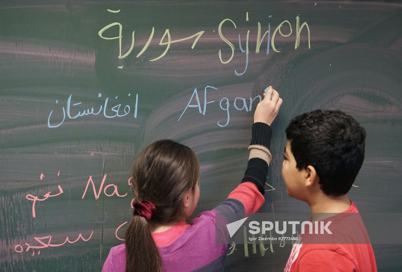 Children of refugees from Syria, Afghanistan in class in German school