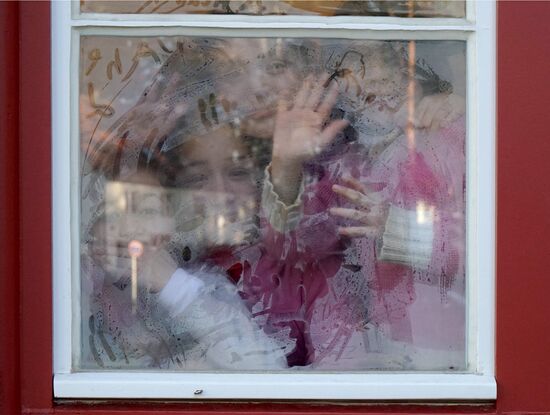 Children of refugees from Syria, Afghanistan in class in German school
