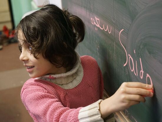 Children of refugees from Syria, Afghanistan in class in German school