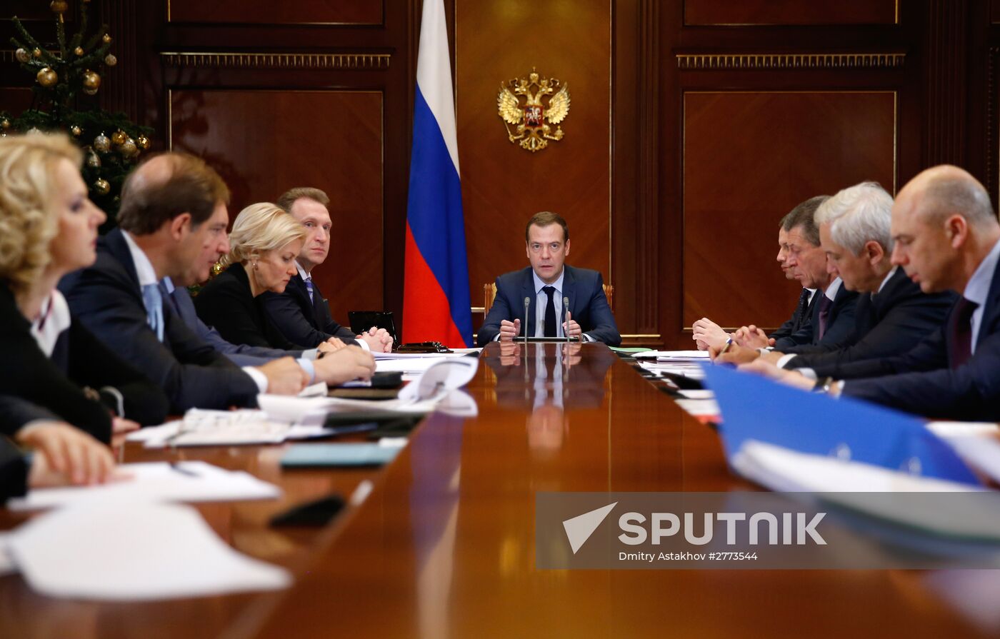 Prime Minister Dmitry Medvedev chairs meeting on economic and financial issues