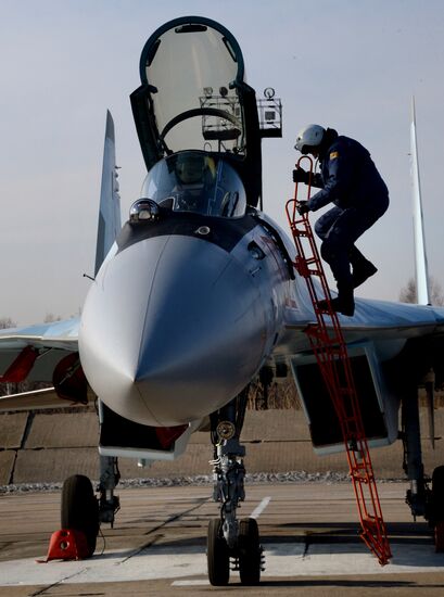Eastern Military District air force regiment gets two new Sukhoi 35S jets