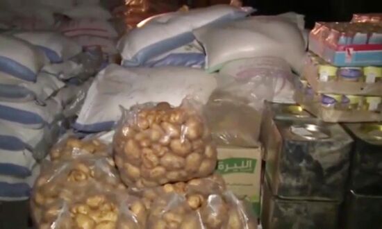 Loading humanitarian cargo for Deir ez-Zor