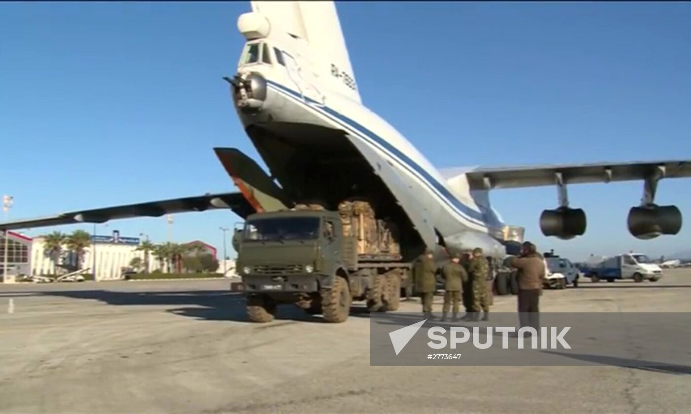 Loading humanitarian cargo for Deir ez-Zor