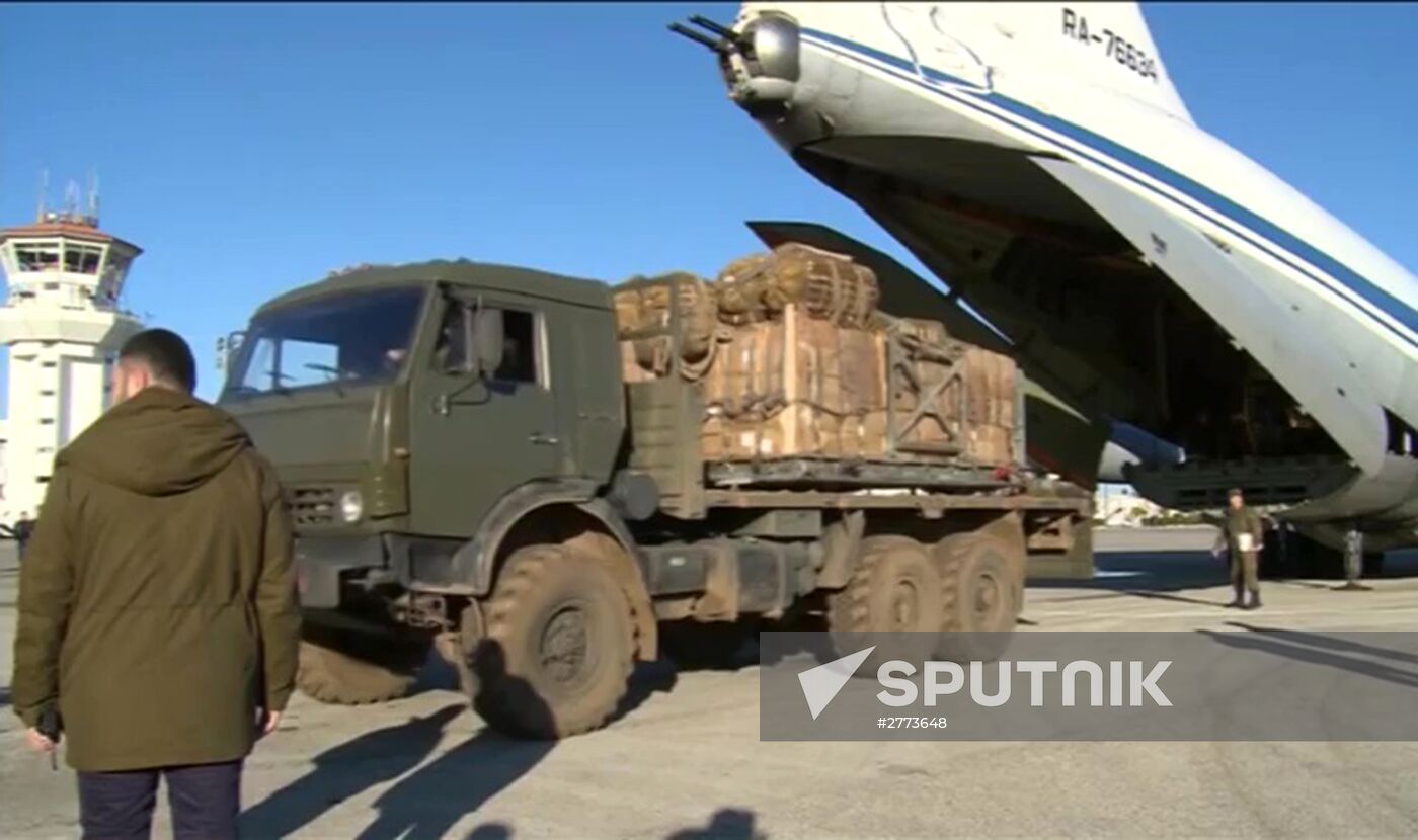 Loading humanitarian cargo for Deir ez-Zor