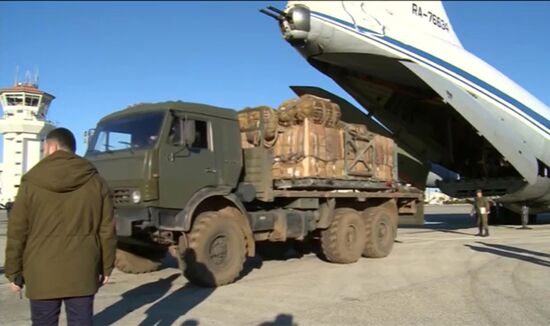 Loading humanitarian cargo for Deir ez-Zor