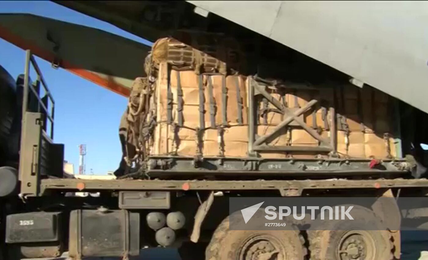 Loading humanitarian cargo for Deir ez-Zor