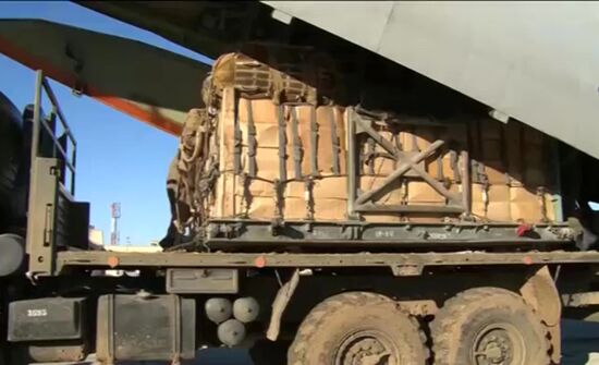 Loading humanitarian cargo for Deir ez-Zor