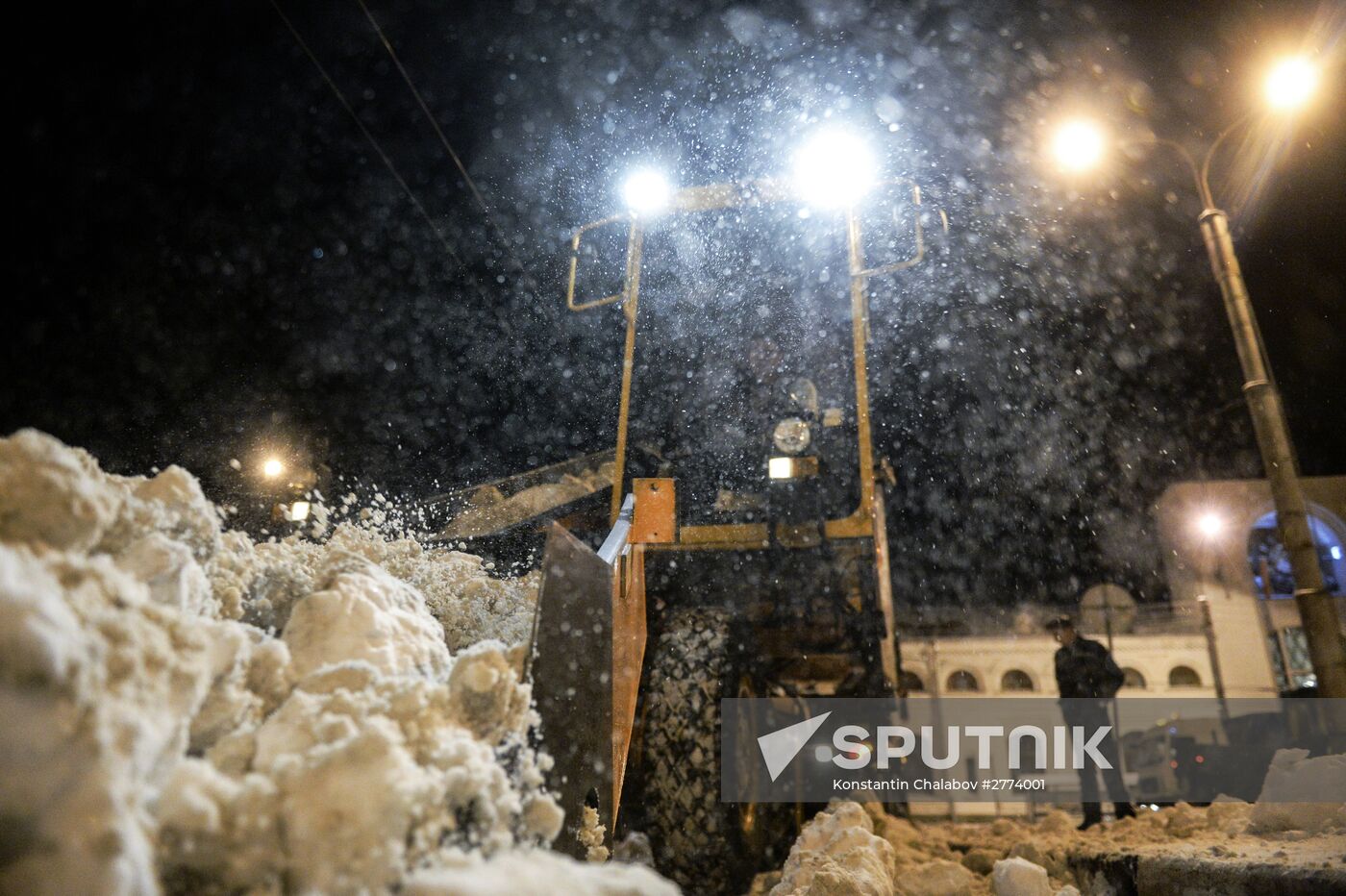Snow cleaned in Russia's Veliky Novgorod