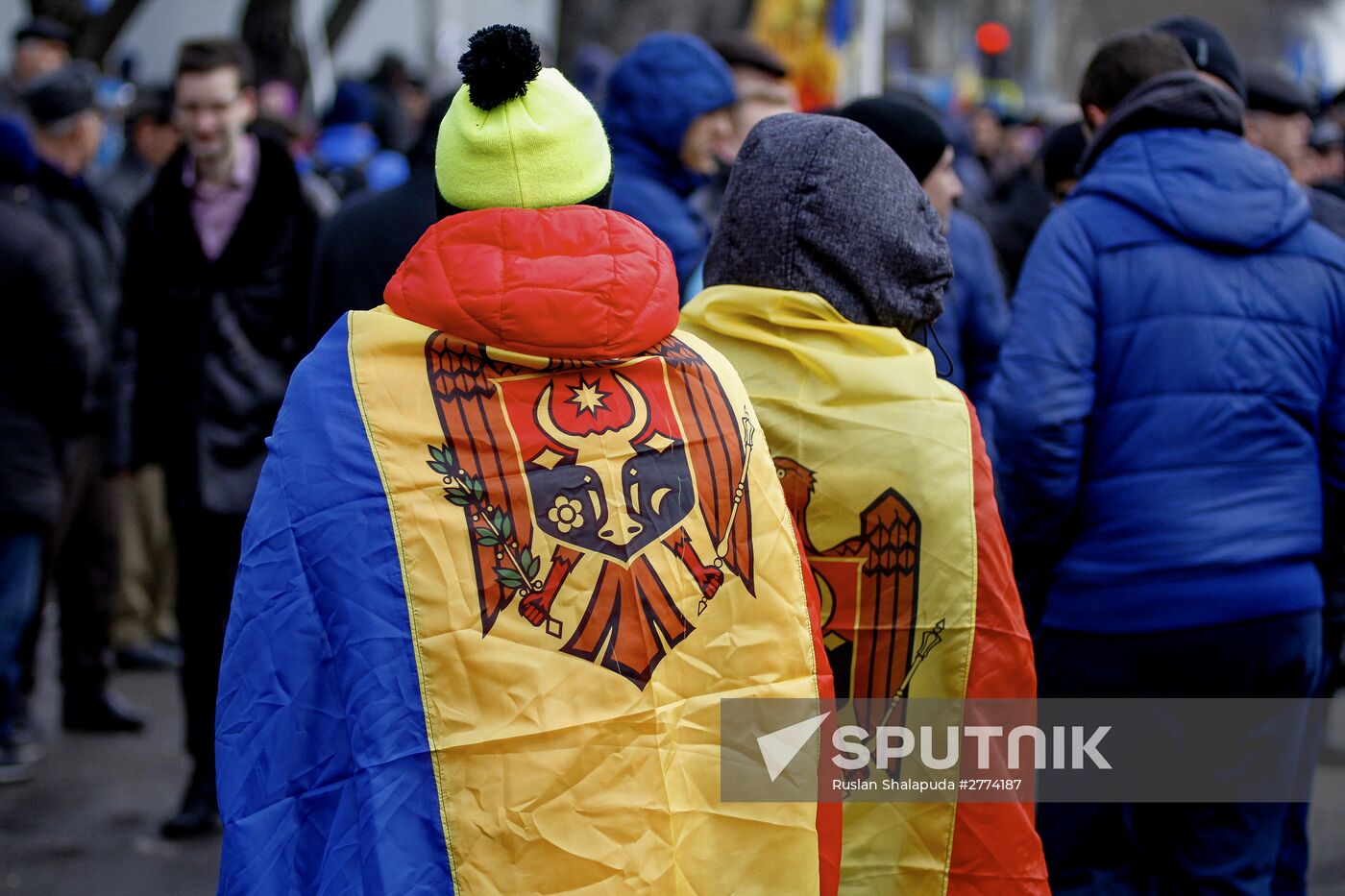 Protest rally in Chisinau demanding early parliamentary election