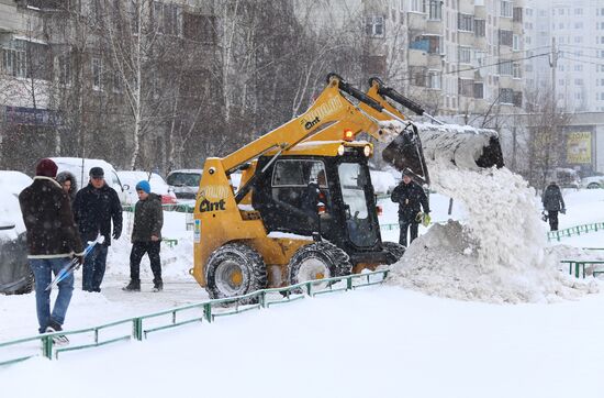 Snow removed in Moscow