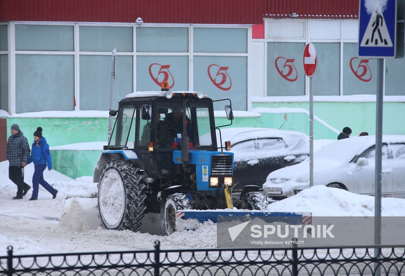 Snow removed in Moscow