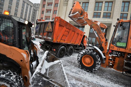 Snow removed in Moscow