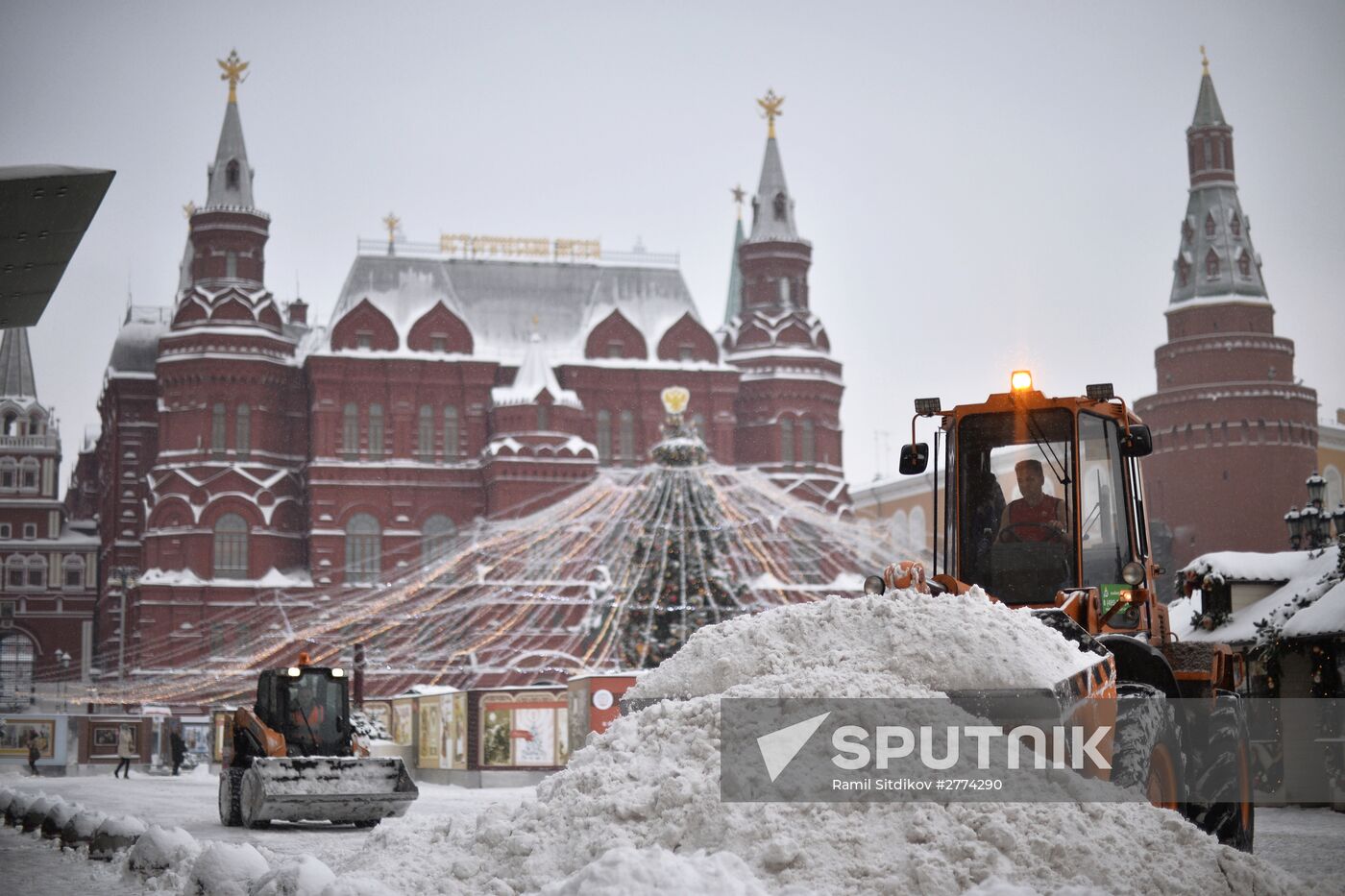 Snow removed in Moscow