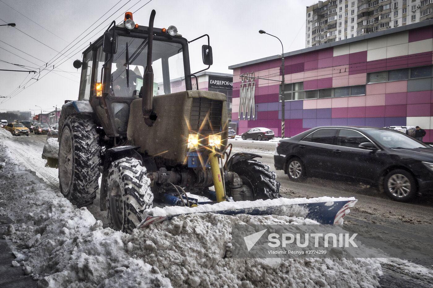 Snow removed in Moscow