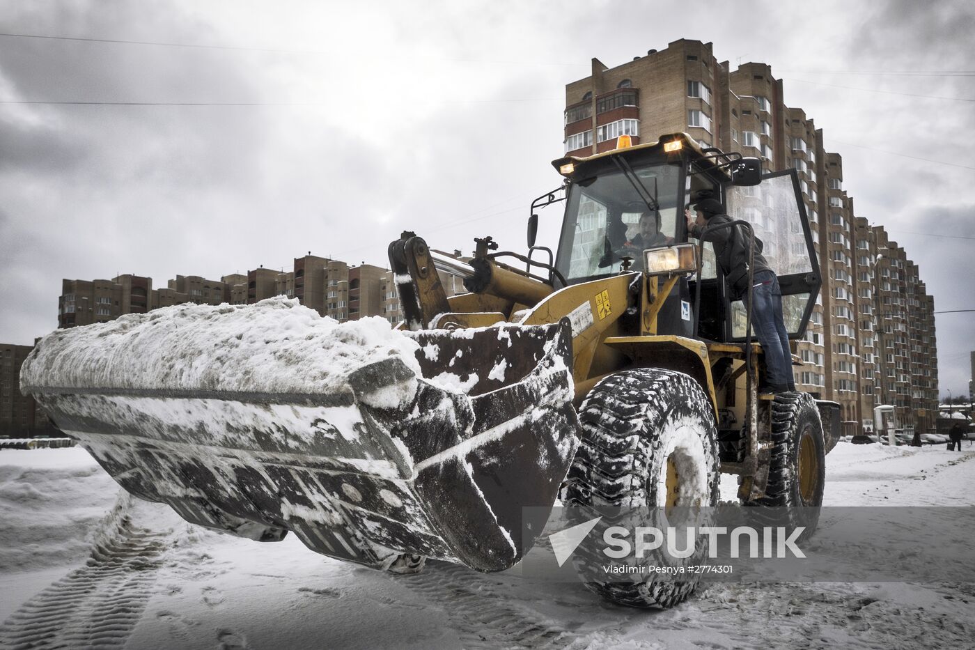 Snow removed in Moscow