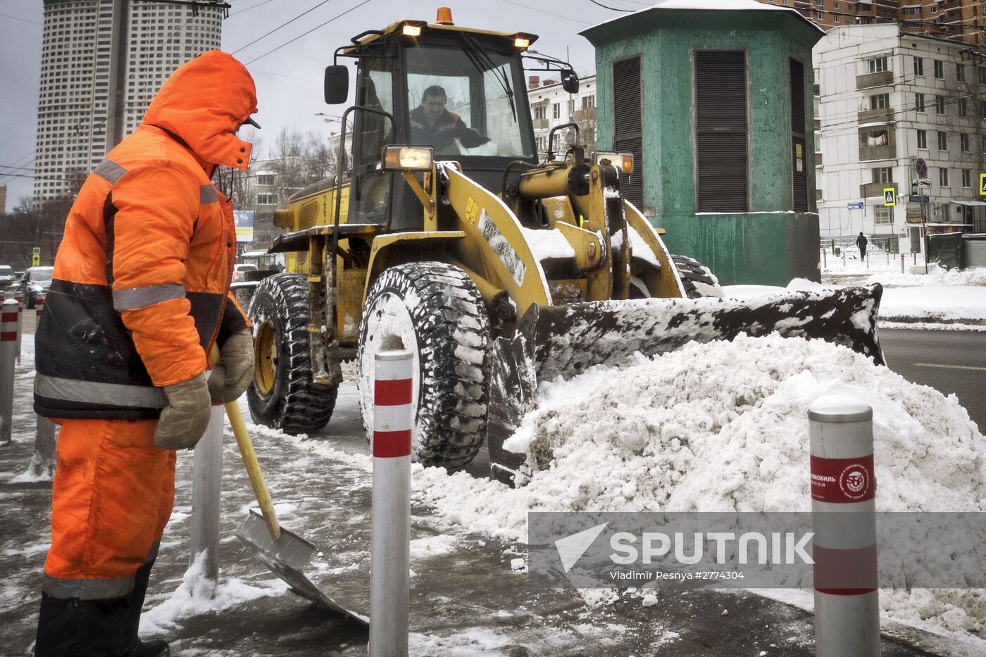 Snow removed in Moscow