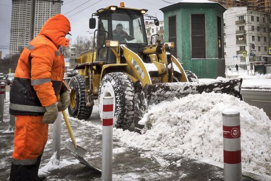 Snow removed in Moscow