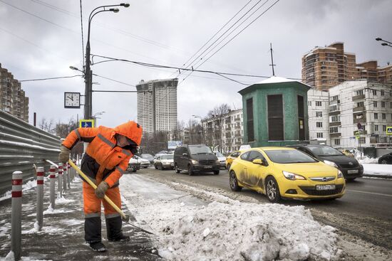 Snow removed in Moscow