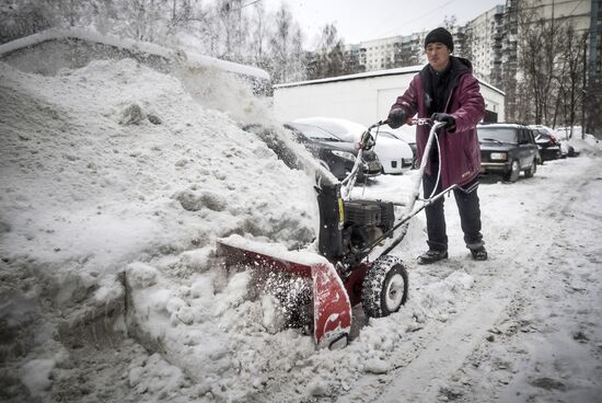Snow removed in Moscow