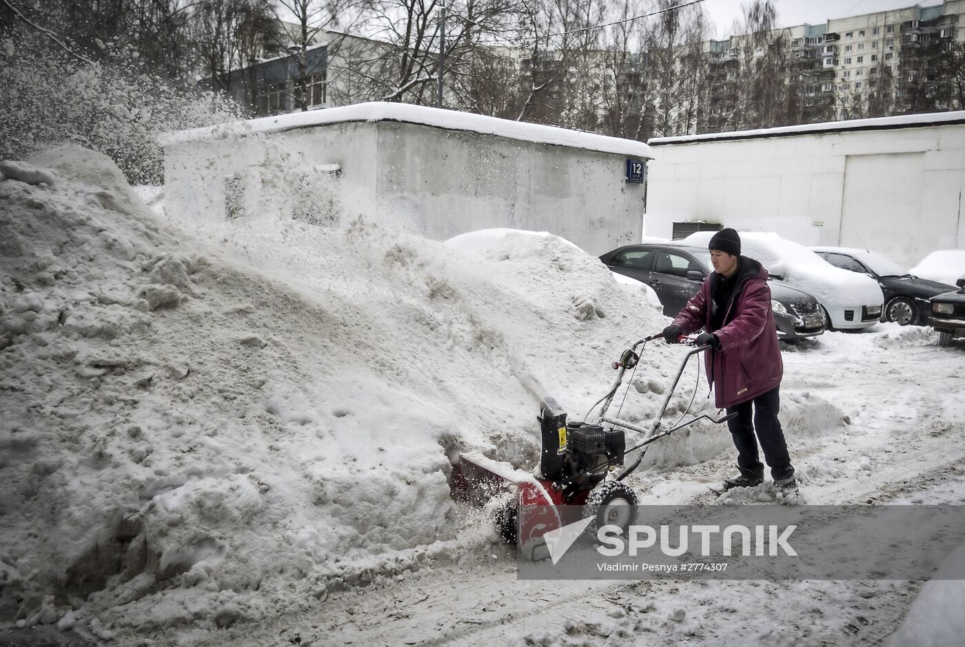 Snow removed in Moscow