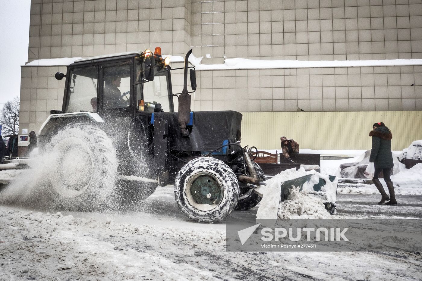Snow removed in Moscow