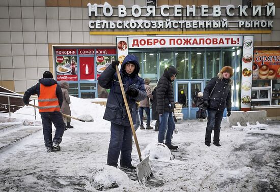 Snow removed in Moscow