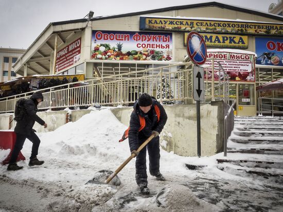 Snow removed in Moscow