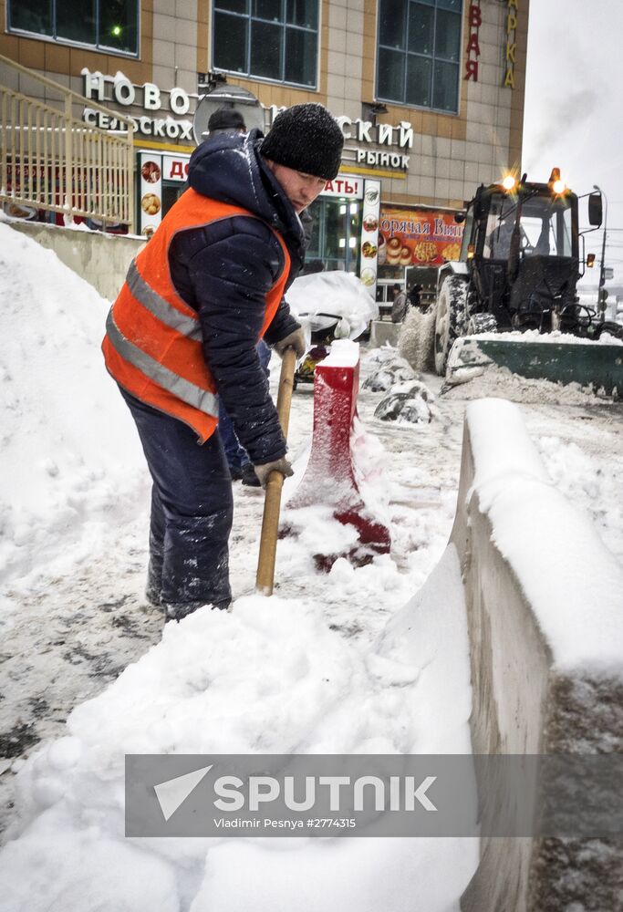 Snow removed in Moscow