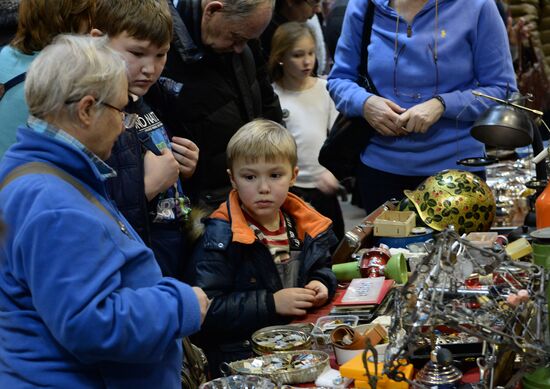 Winter flea market at Museum of Moscow