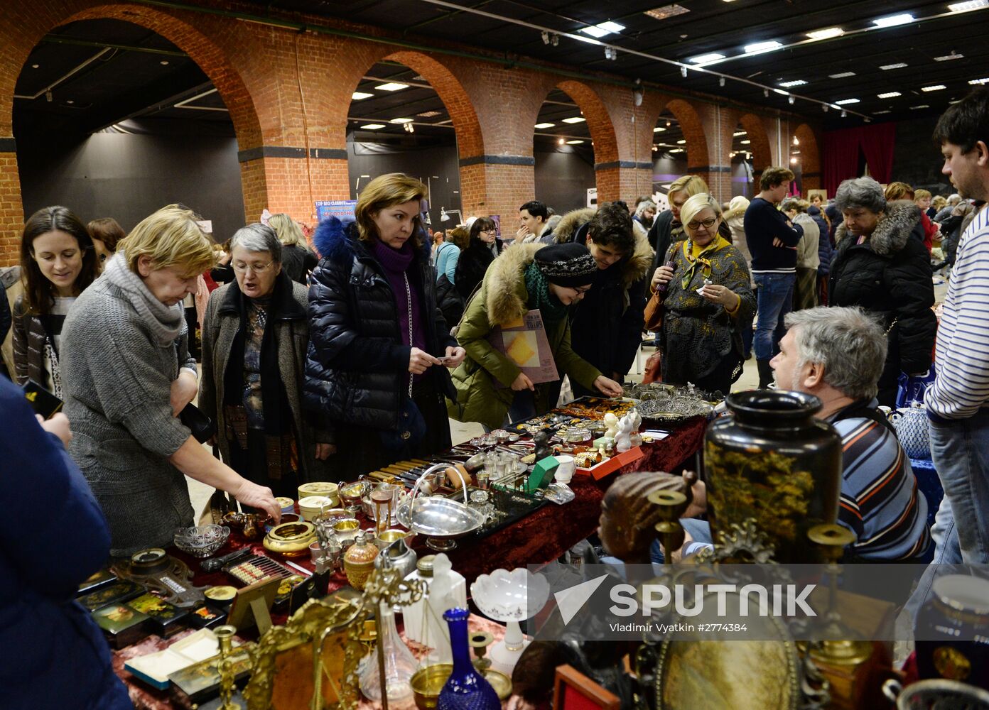 Winter flea market at Museum of Moscow