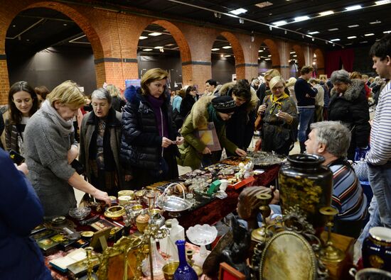 Winter flea market at Museum of Moscow