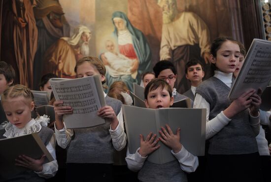 Performance of united children's choir of churches of Moscow and Moscow Region during divine liturgy at Christ the Savior Cathedral