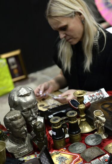 Winter flea market at Museum of Moscow