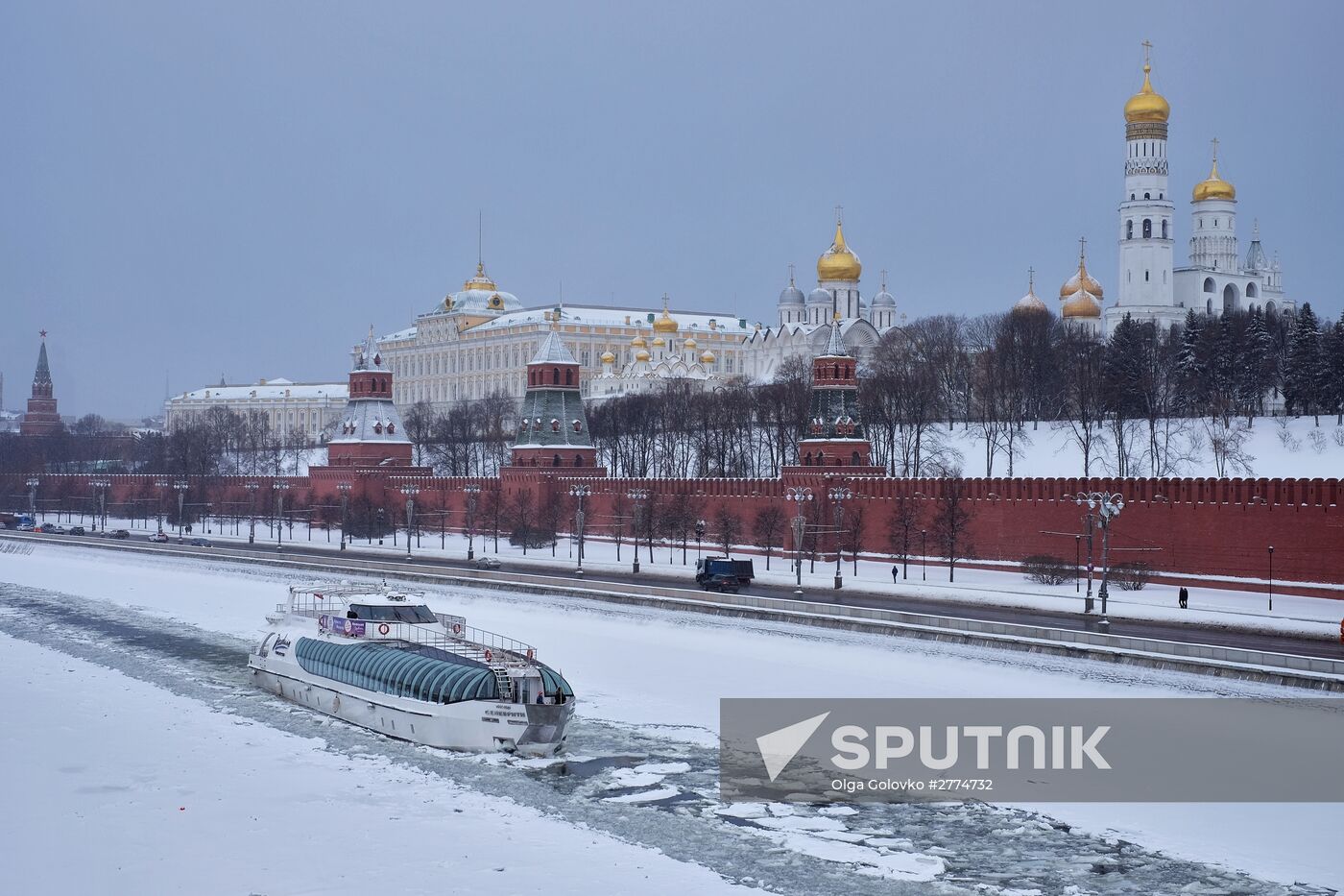 Tour on Moskva River